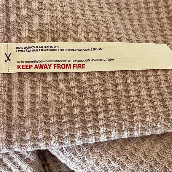 Free People One Knit Cami featuring triangle cups adorned open-knit Rose Size M - Picture 7 of 8